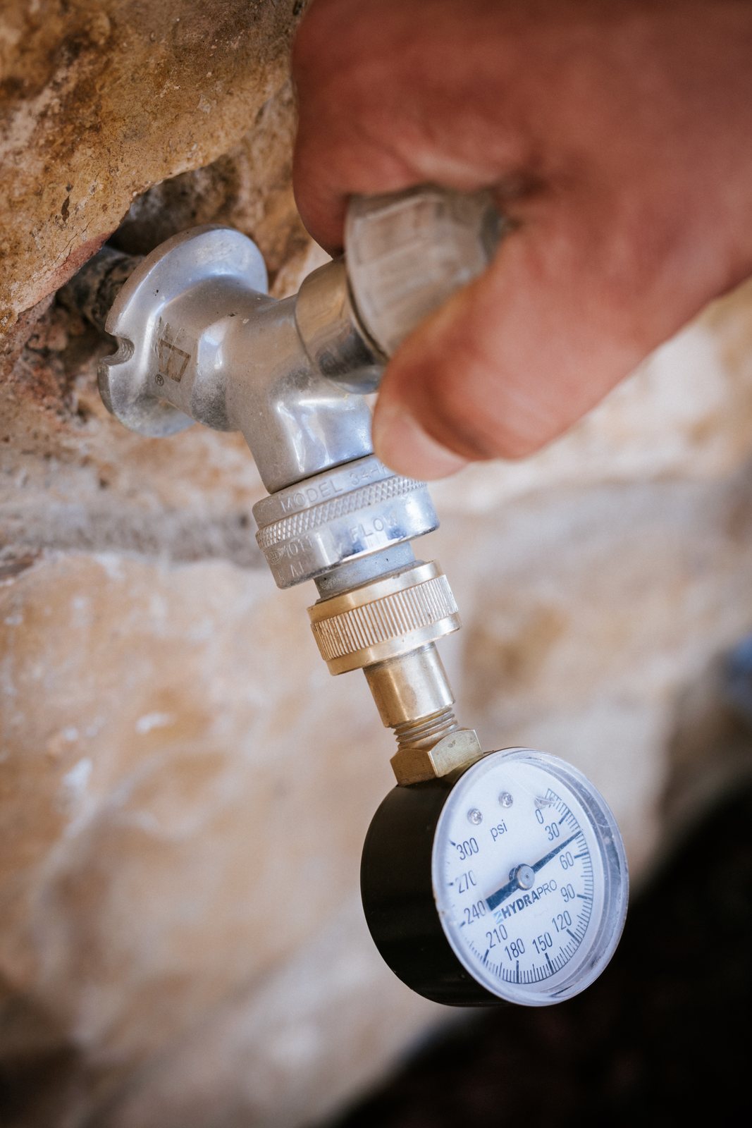 Water pressure gauge on a hose bib during a Tioga Plumbing inspection in Hurst, TX