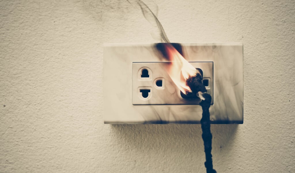6 Times You Need to Call an Electrician in Dallas, TX