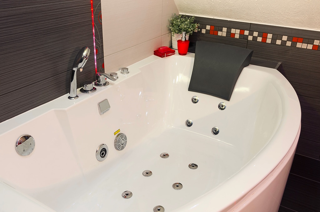 Pros and Cons of Jetted Bathtubs: Insights From Your Trusted Plumbing Company | Bedford, TX
