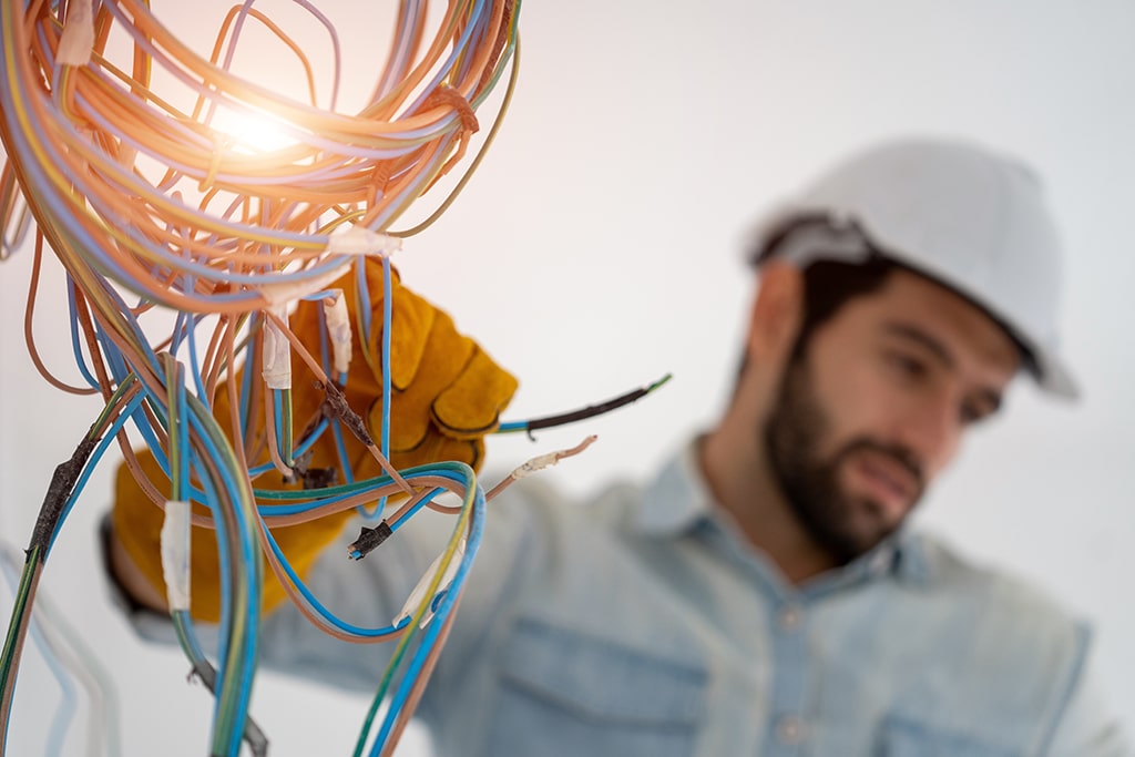 Benefits And Drawbacks Of Electrical Renovations In Homes: Says An <strong>Electrical Contractor</strong> | <strong>Irving, TX</strong>