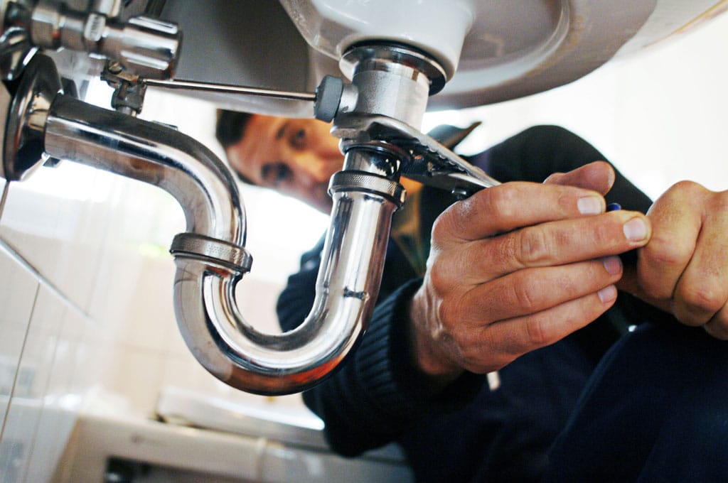 Signs You Need To Hire A Plumber Specializing In Water Heater Repair